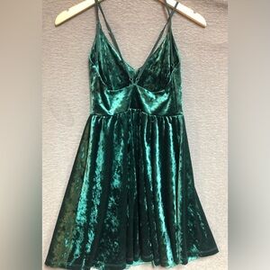 Rue 21 medium, dark, green, crushed velvet V-neck dress with spaghetti straps
